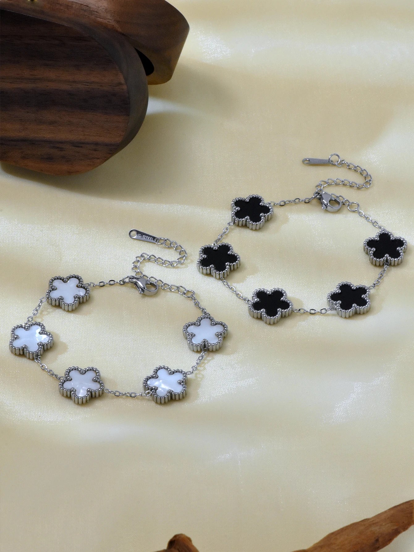 1 Piece Light Luxury Lucky Stainless Steel Five Flower Bracelet