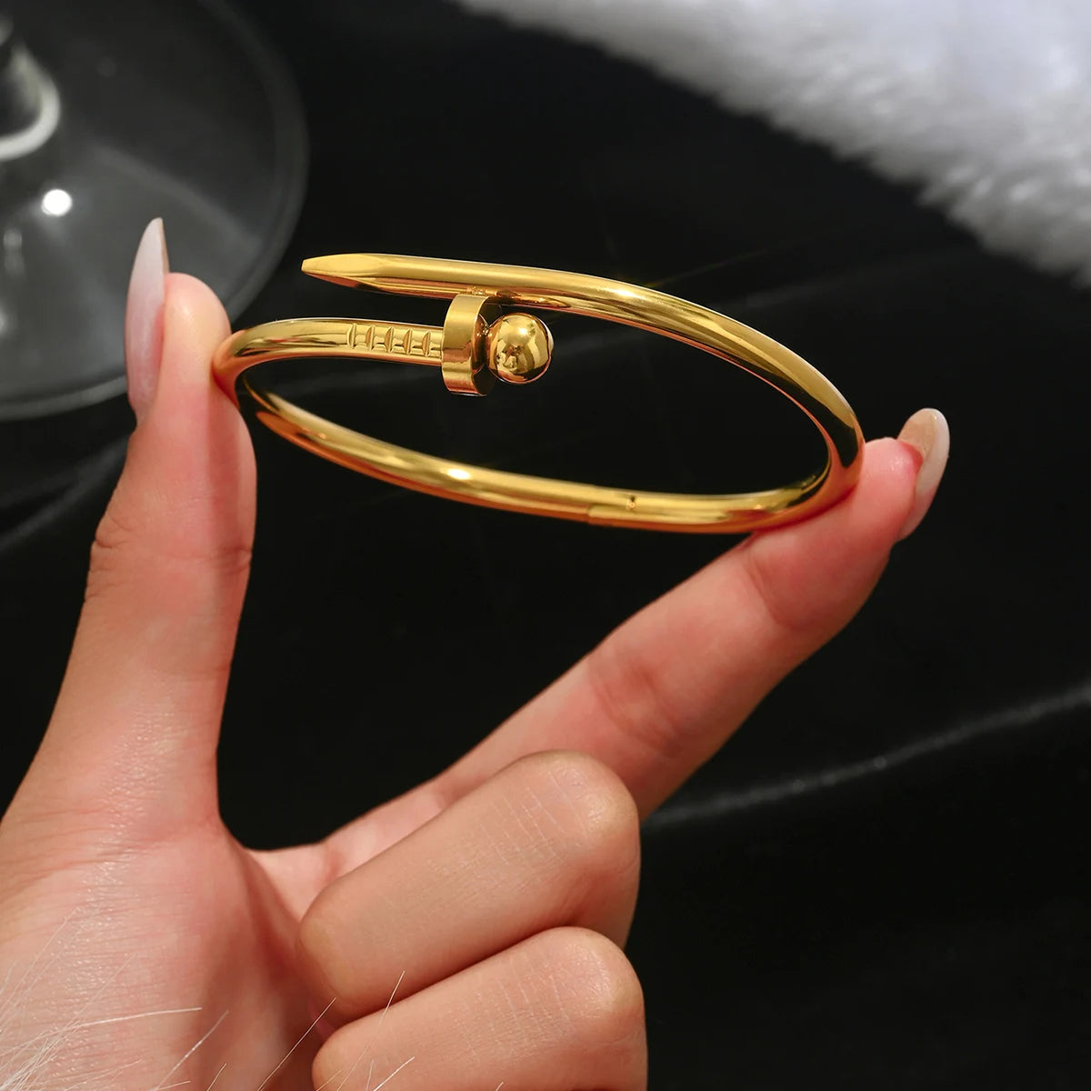 Four-leaf Clover Lucky Bracelet Fashion Women's Nail Bracelet Gold Bangles