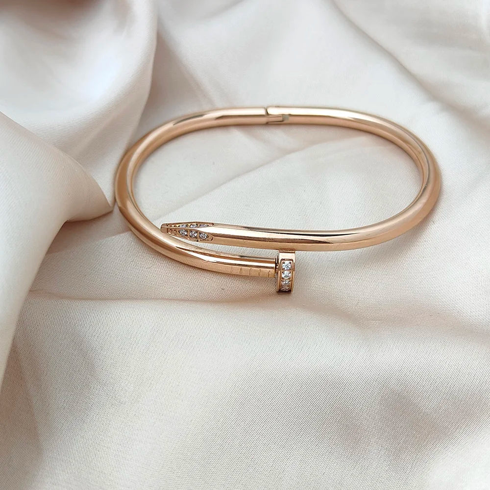 Fashionable classic zircon gold-plated stainless steel bracelet,