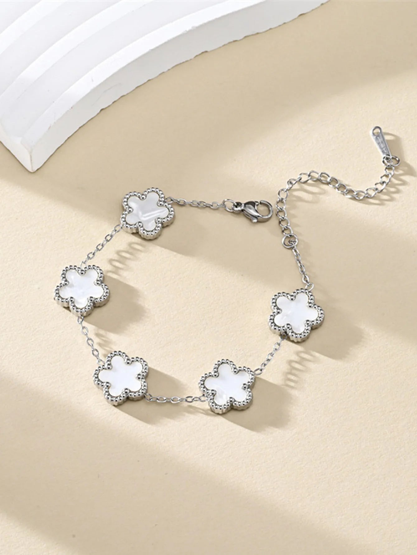 1 Piece Light Luxury Lucky Stainless Steel Five Flower Bracelet