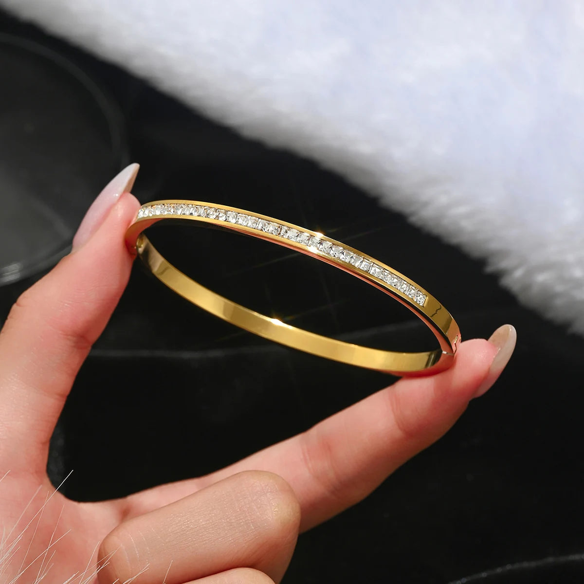 Four-leaf Clover Lucky Bracelet Fashion Women's Nail Bracelet Gold Bangles