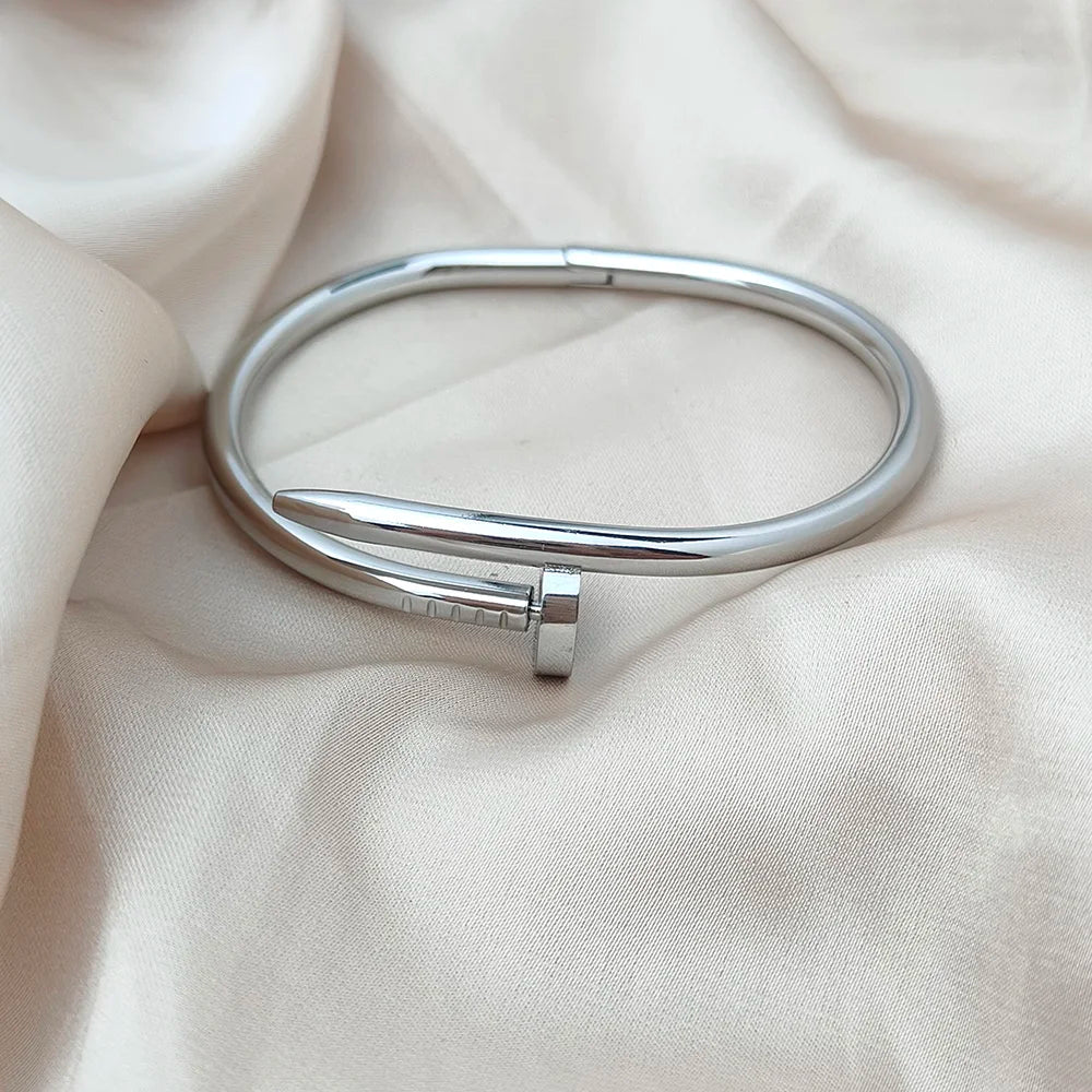 Fashionable classic zircon gold-plated stainless steel bracelet,