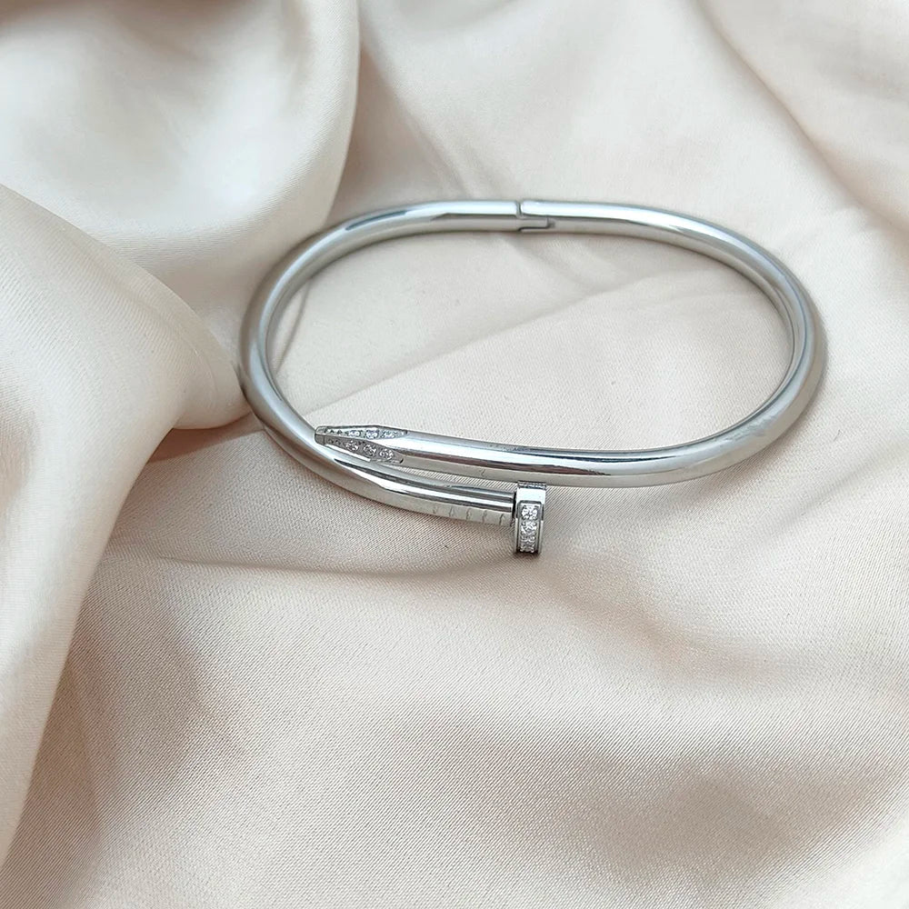 Fashionable classic zircon gold-plated stainless steel bracelet,