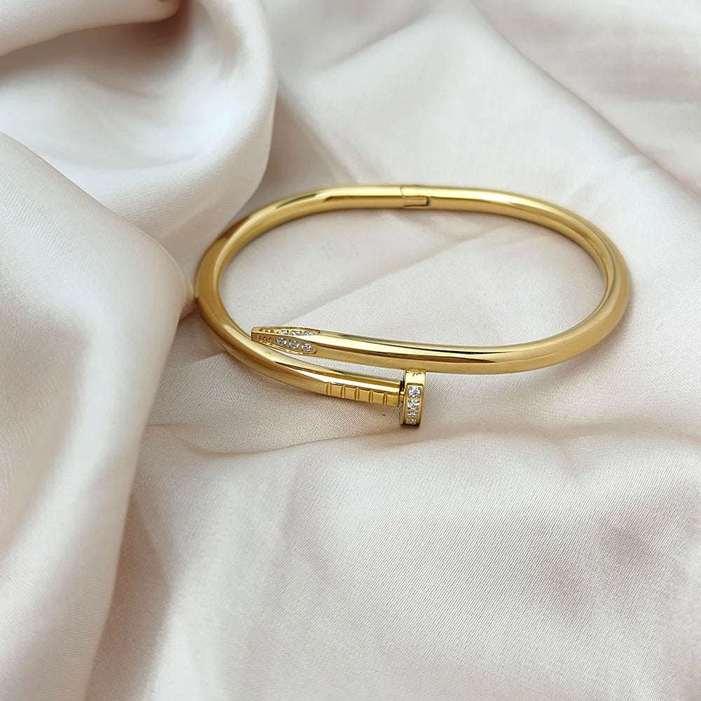 Fashionable classic zircon gold-plated stainless steel bracelet,