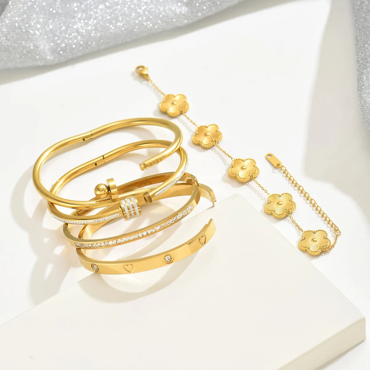 UILZ Europe And The United States Hot Stainless Steel Four-leaf Clover Lucky Bracelet Fashion Women's Nail Bracelet Gold Bangles