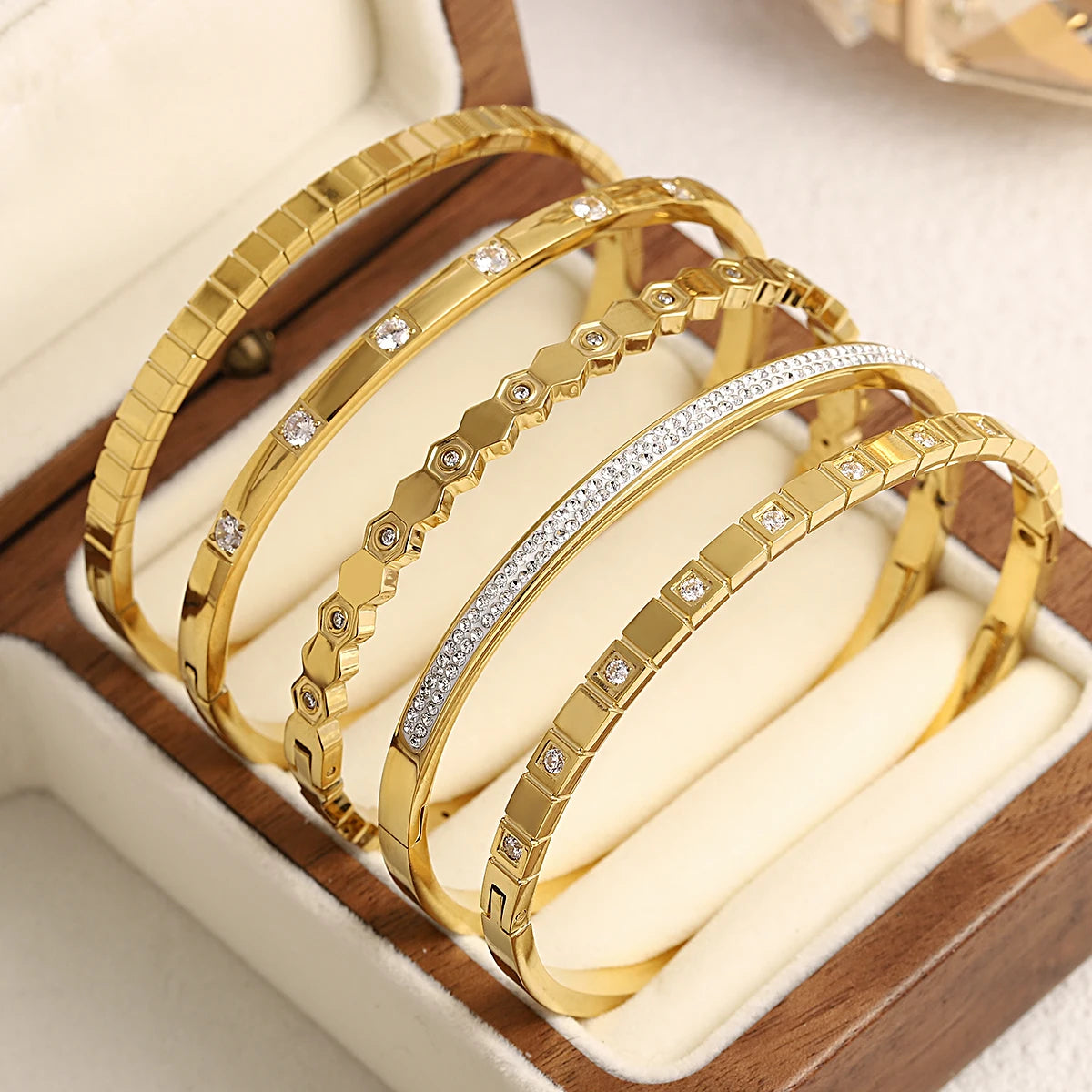 Greatera Trendy Gold Plated 316L Stainless Steel Bangles Bracelets for Women Delicate Cubic Zirconia Bracelet Party Jewelry 2024