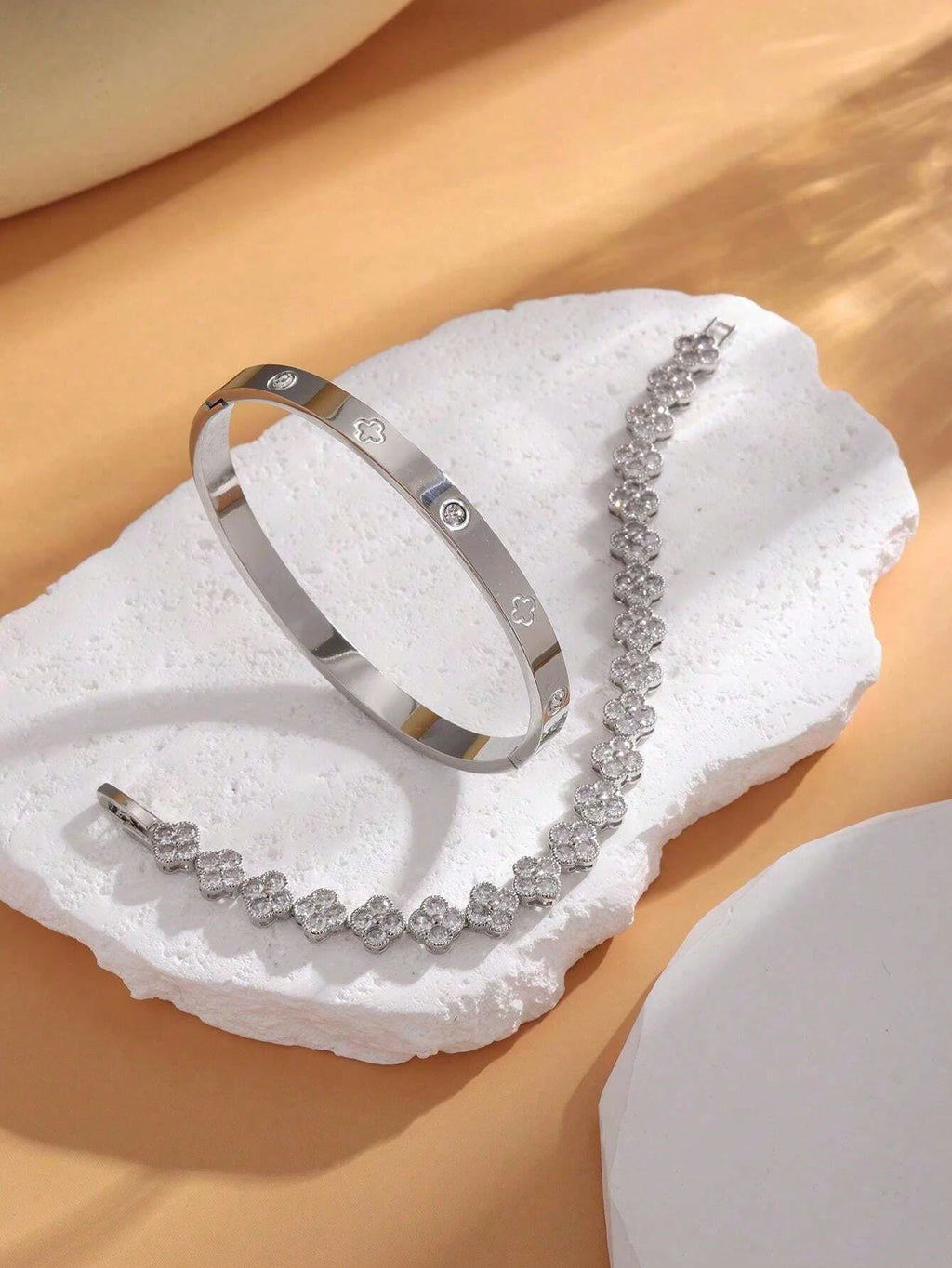 Delicate Lucky Clover Women Bracelet High Quality