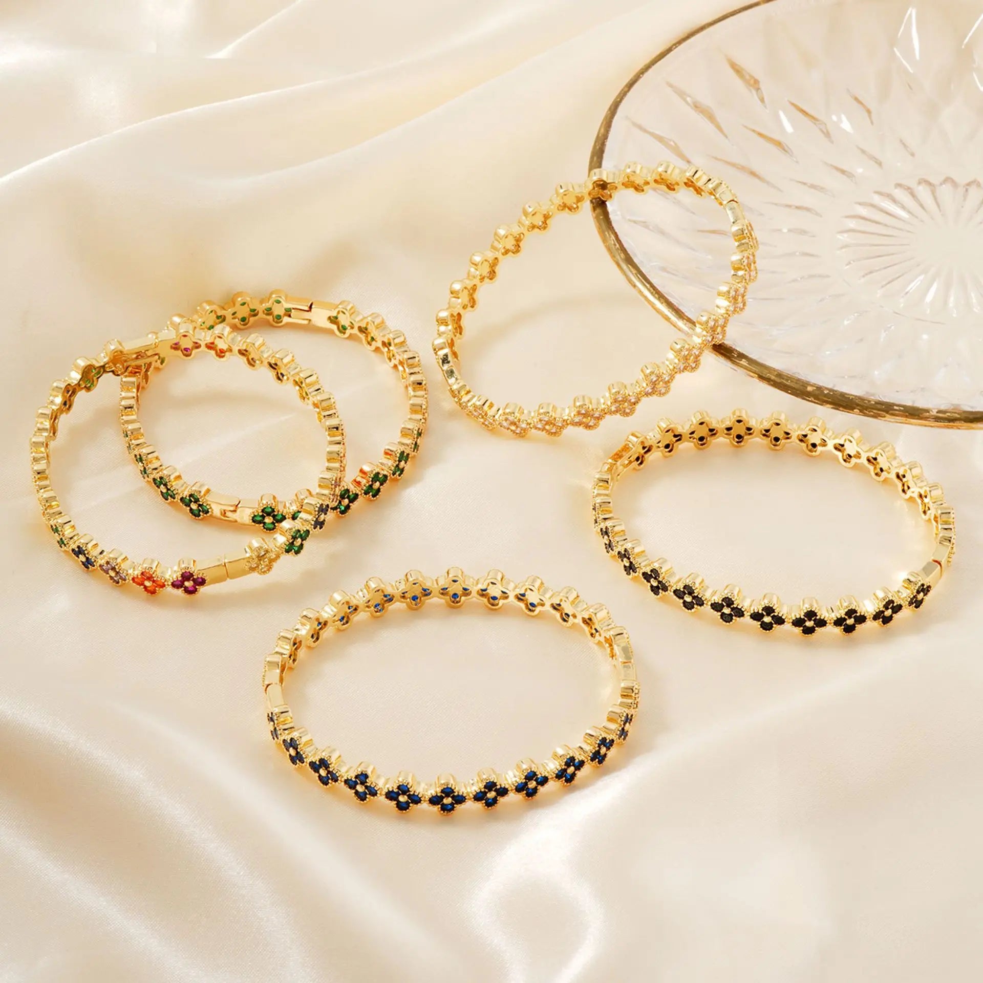 Four-leaf Flower Colorful Zircon Bangle