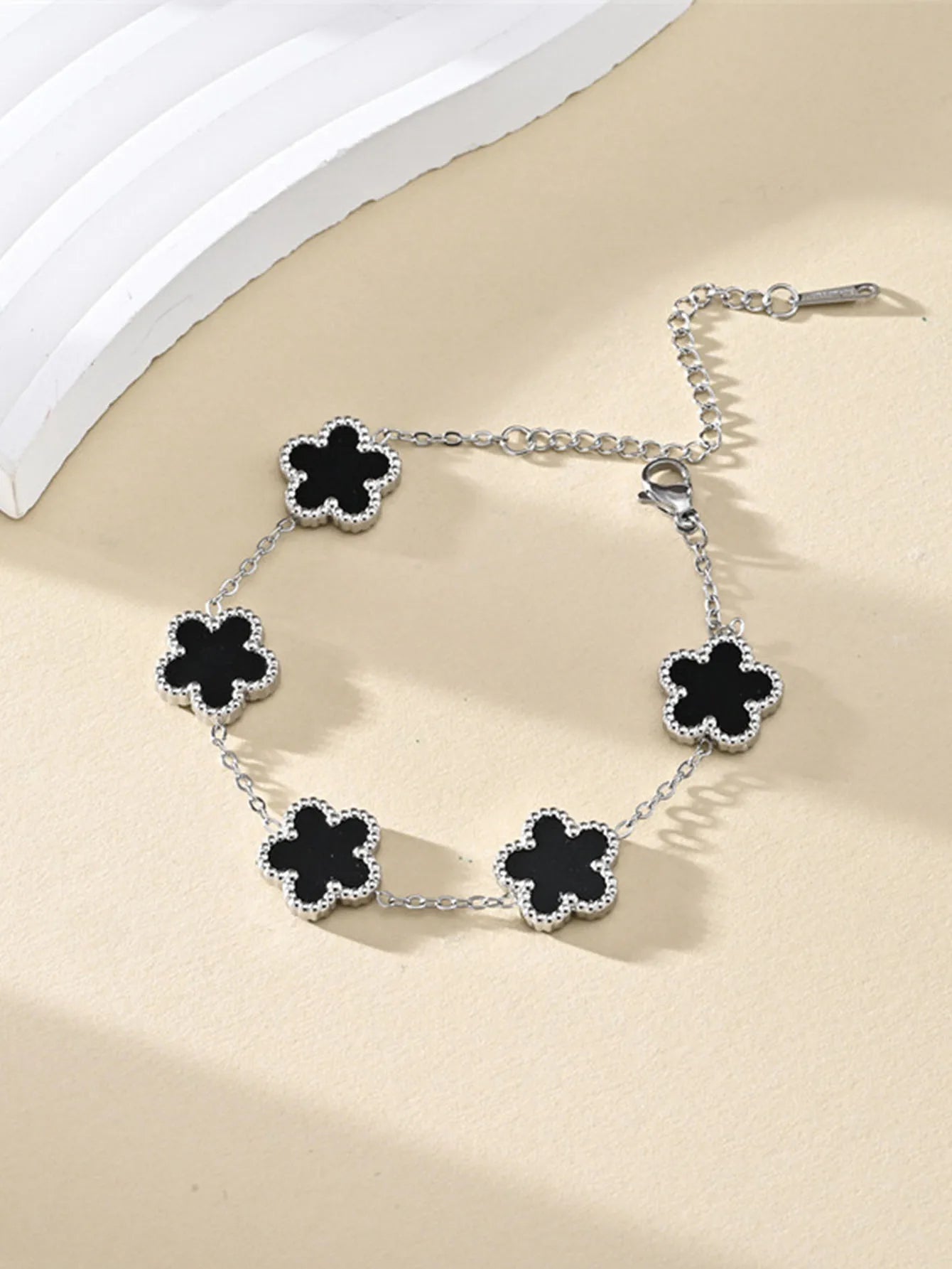 1 Piece Light Luxury Lucky Stainless Steel Five Flower Bracelet