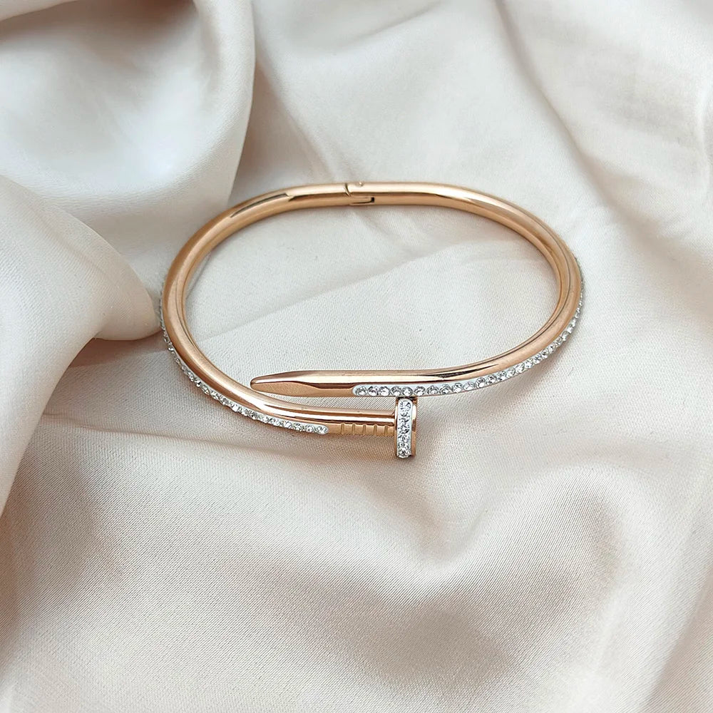 Fashionable classic zircon gold-plated stainless steel bracelet,