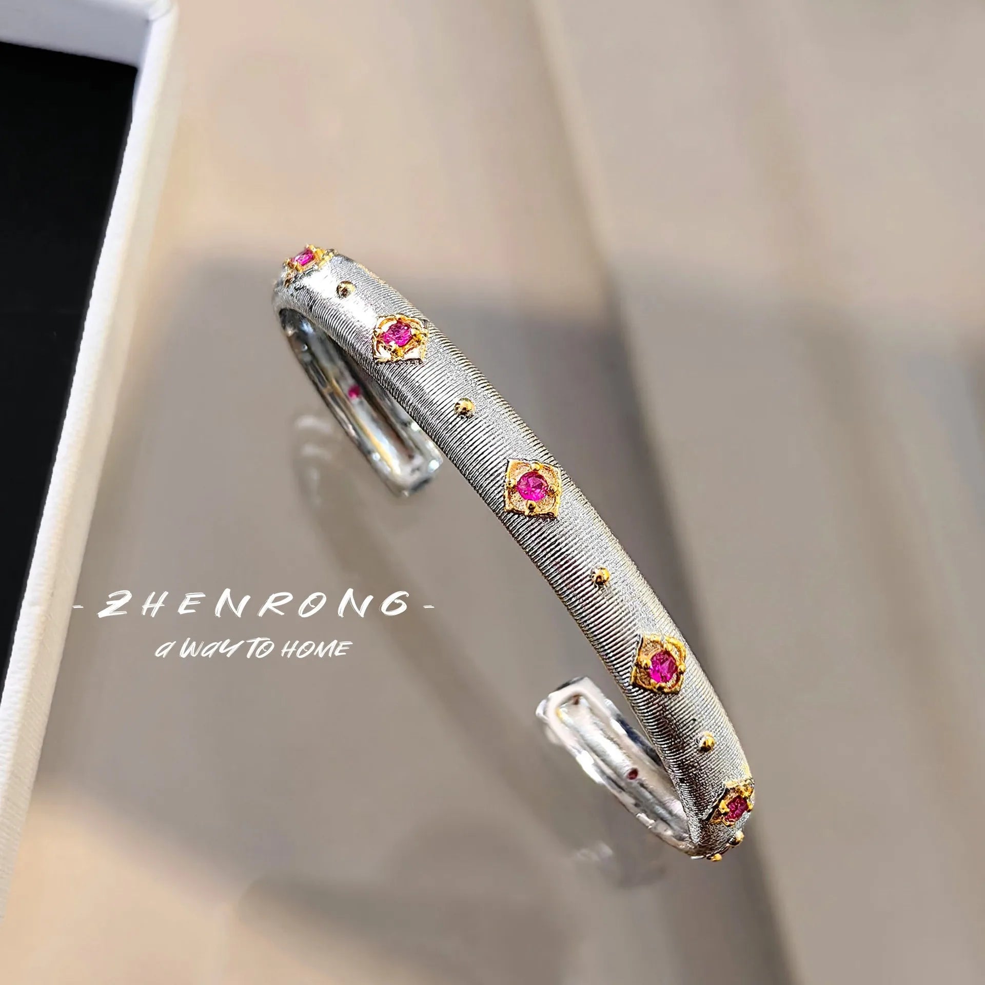 Foydjew Italian Vintage Jewelry Inlaid Red Corundum Gold-plated Bracelets Women's 2024 New Trend