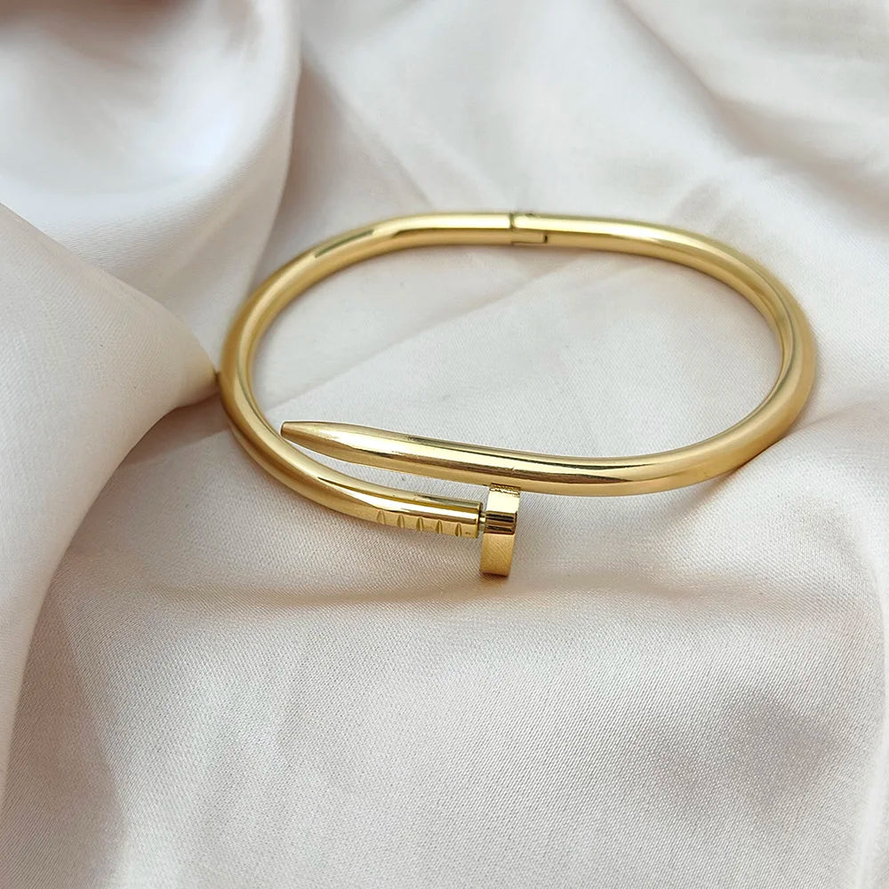 Fashionable classic zircon gold-plated stainless steel bracelet,