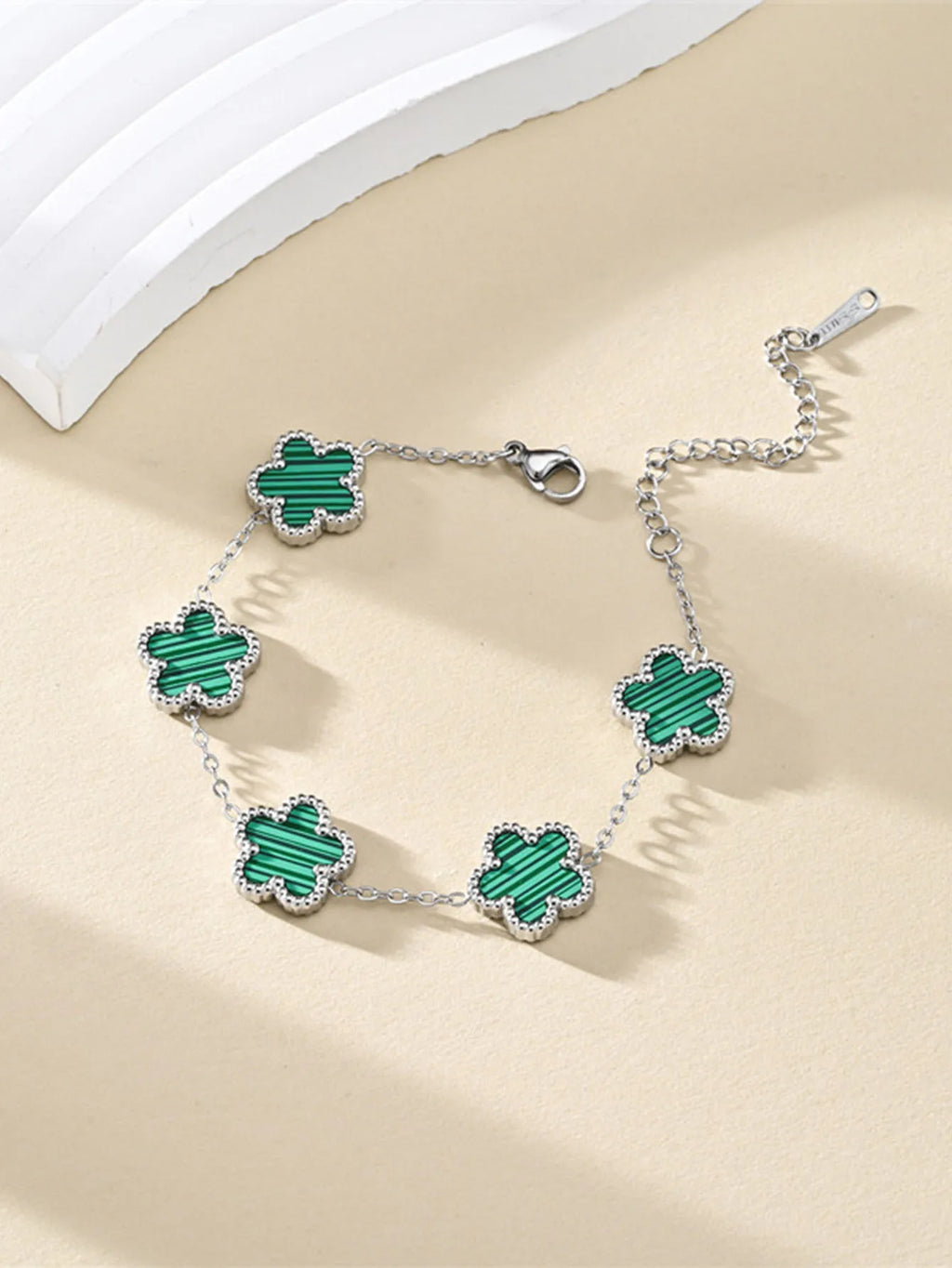 1 Piece Light Luxury Lucky Stainless Steel Five Flower Bracelet