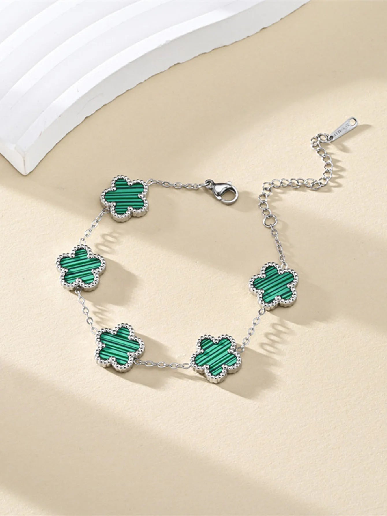 1 Piece Light Luxury Lucky Stainless Steel Five Flower Bracelet