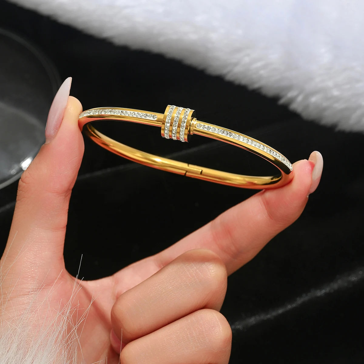 Four-leaf Clover Lucky Bracelet Fashion Women's Nail Bracelet Gold Bangles