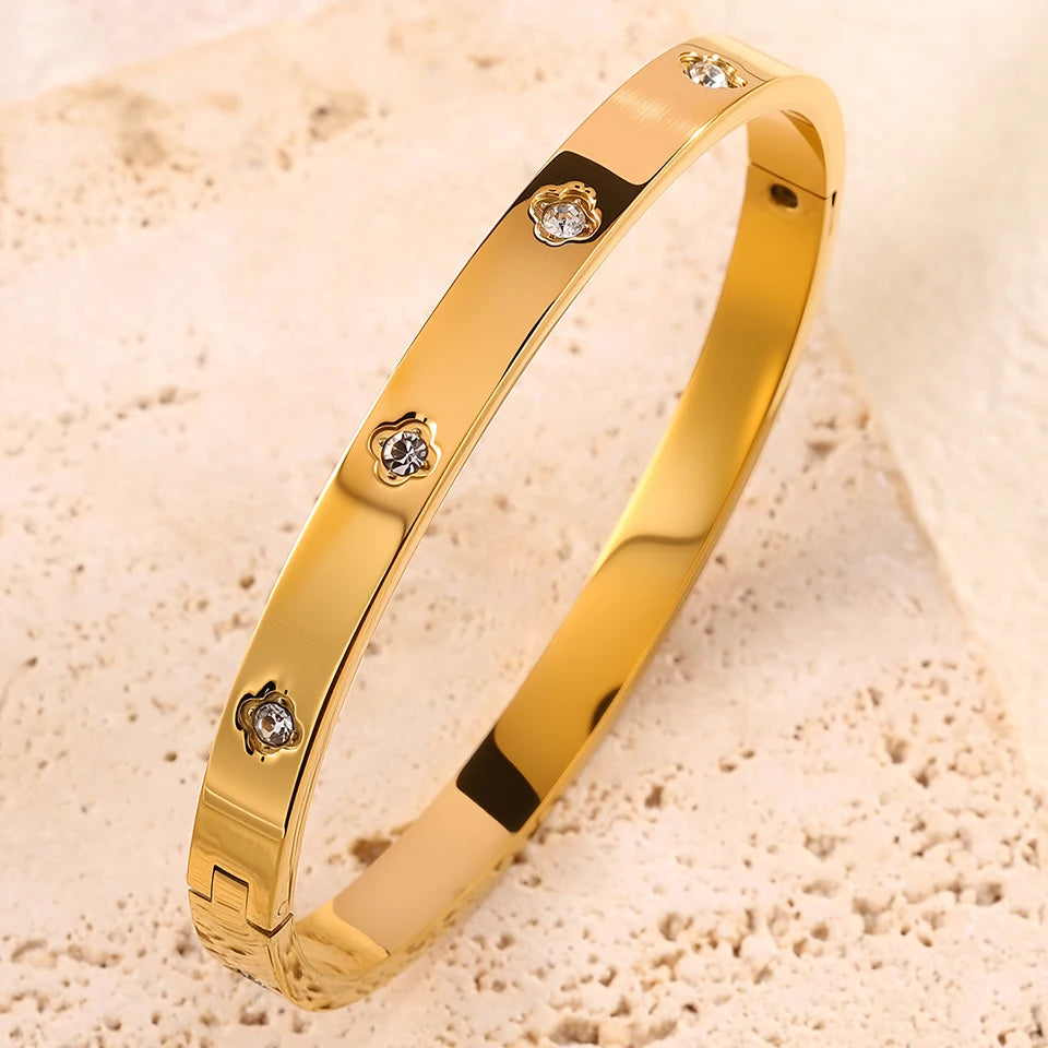 Luxurious and elegant nail stainless steel bracelets are suitable for women's parties, banquets and fashionable jewelry