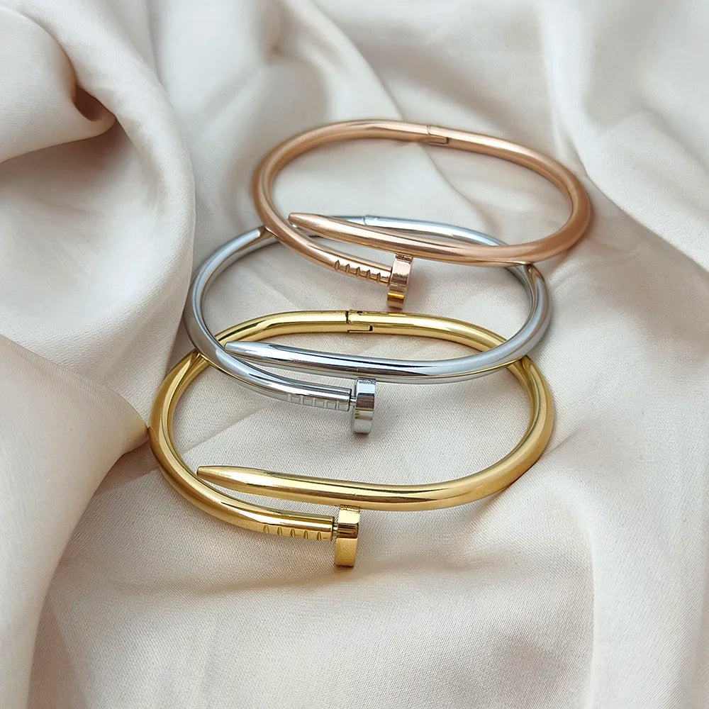 Fashionable classic zircon gold-plated stainless steel bracelet,